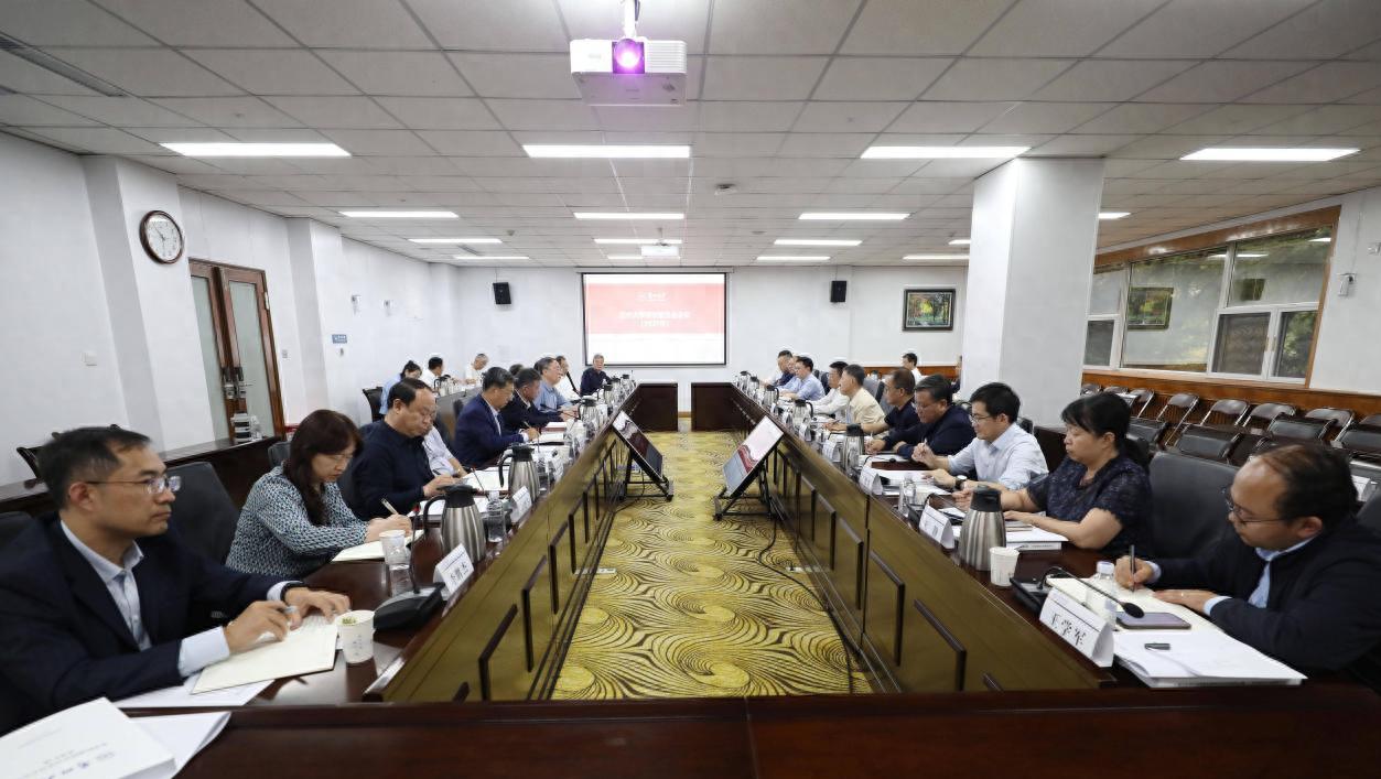 兰州大学学术委员会会议研讨学校学科建设工作