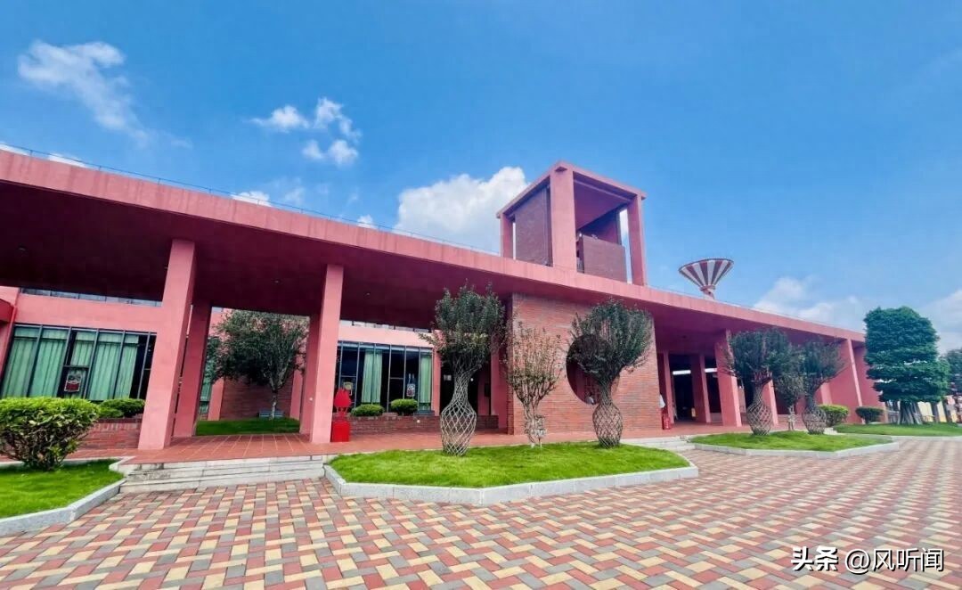 广西高速服务区越来越豪华，花山、桂林等服务区超有特色