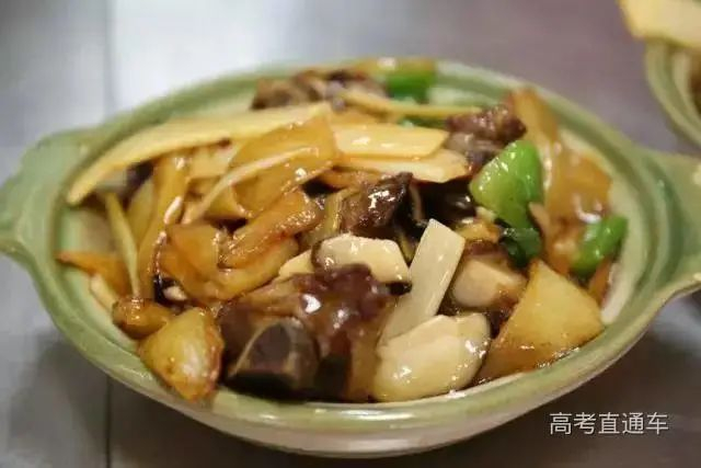 探秘清华食堂:数量成谜,美食多样,快来看看有没有你的菜