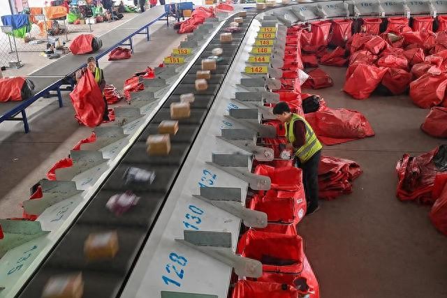 快递停运传闻下的真相：春节包裹收发及费用情况全知道