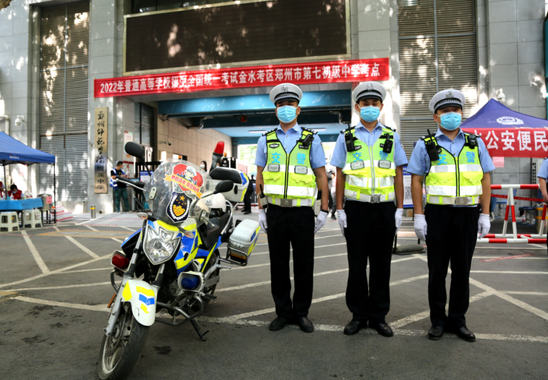 郑州交警多措并举保障2023高考交通顺畅，家长凭准考证领车贴