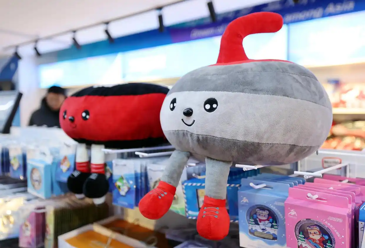 亚冬会赛程过半,吉祥物周边爆火,特色服饰一‘服’难求