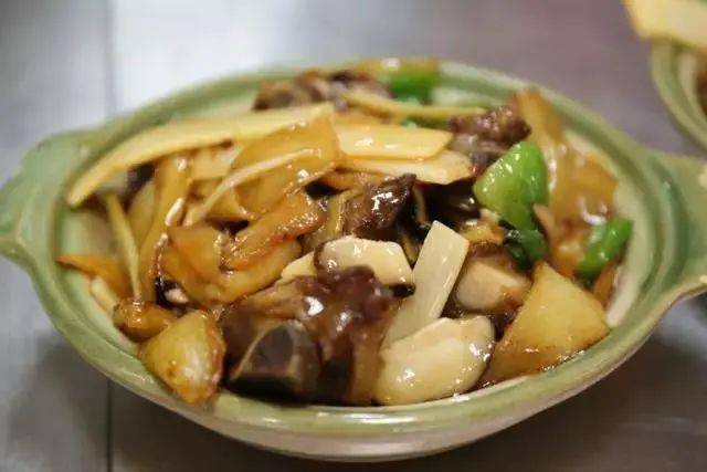 16所全国‘最好吃’高校食堂,有你心心念念的吗?