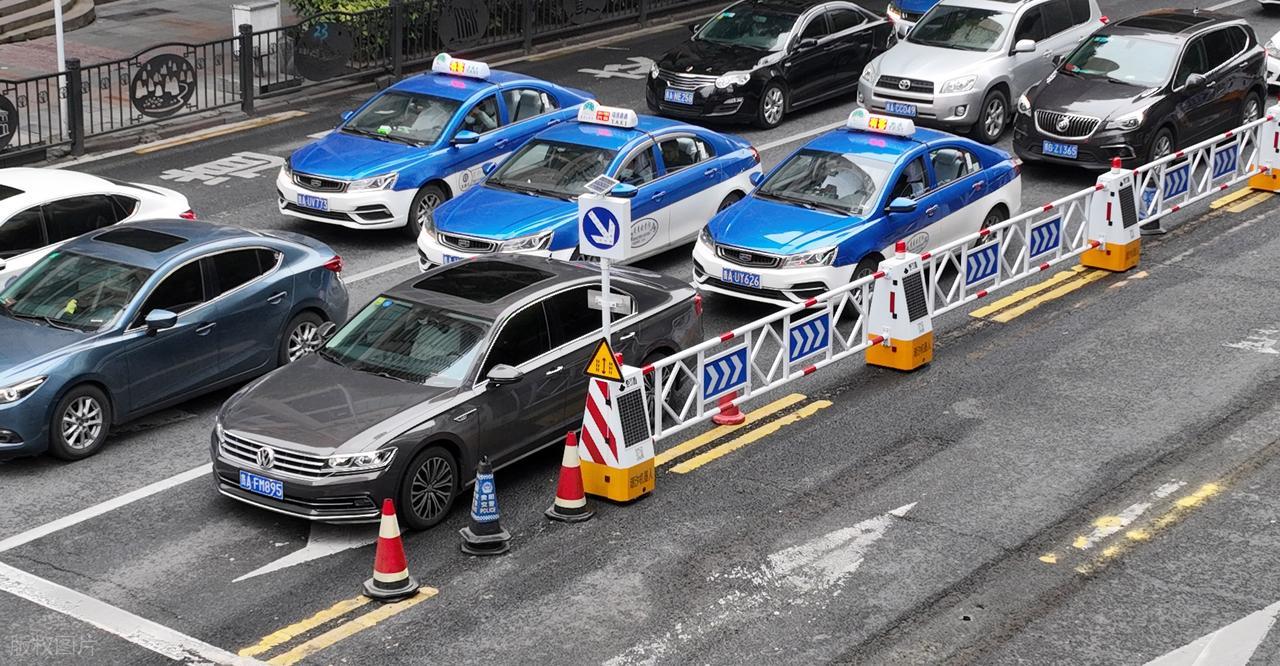 2025新交规:六类交通违章行为免罚,车主必看