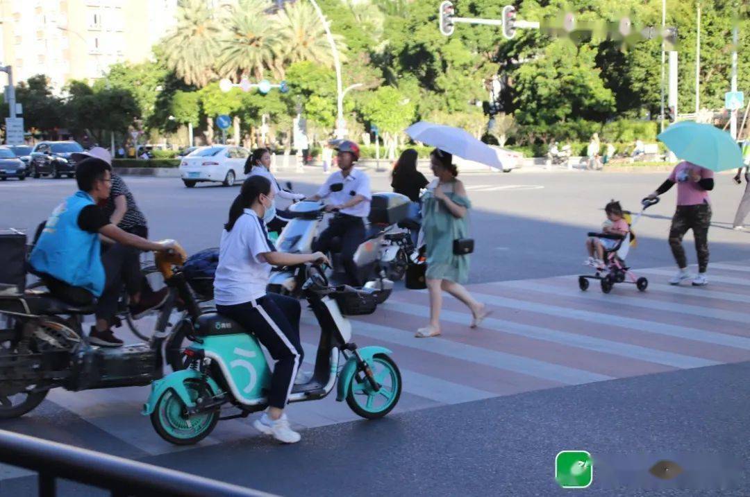 金平区和龙湖区交通路口晚高峰不文明行为及违章高发地曝光