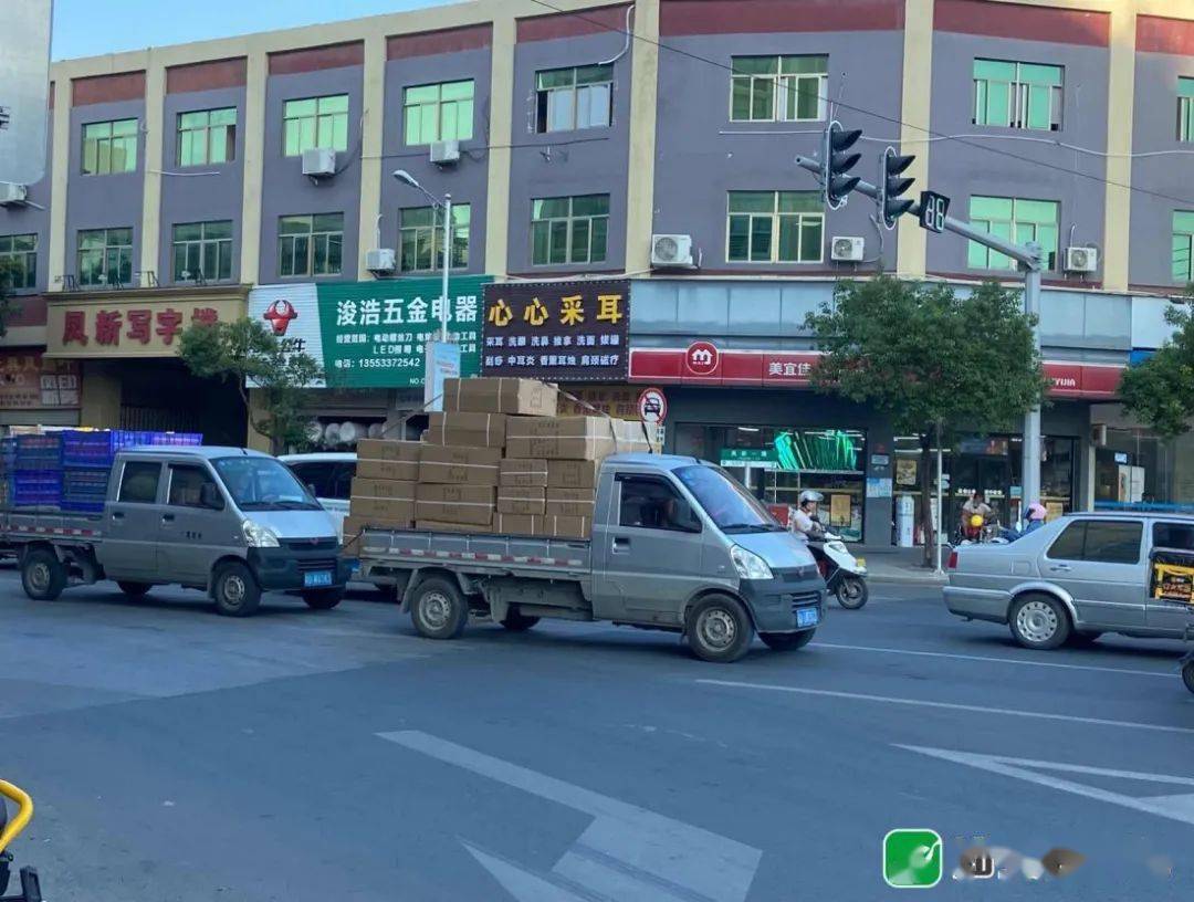 金平区和龙湖区交通路口晚高峰不文明行为及违章高发地曝光