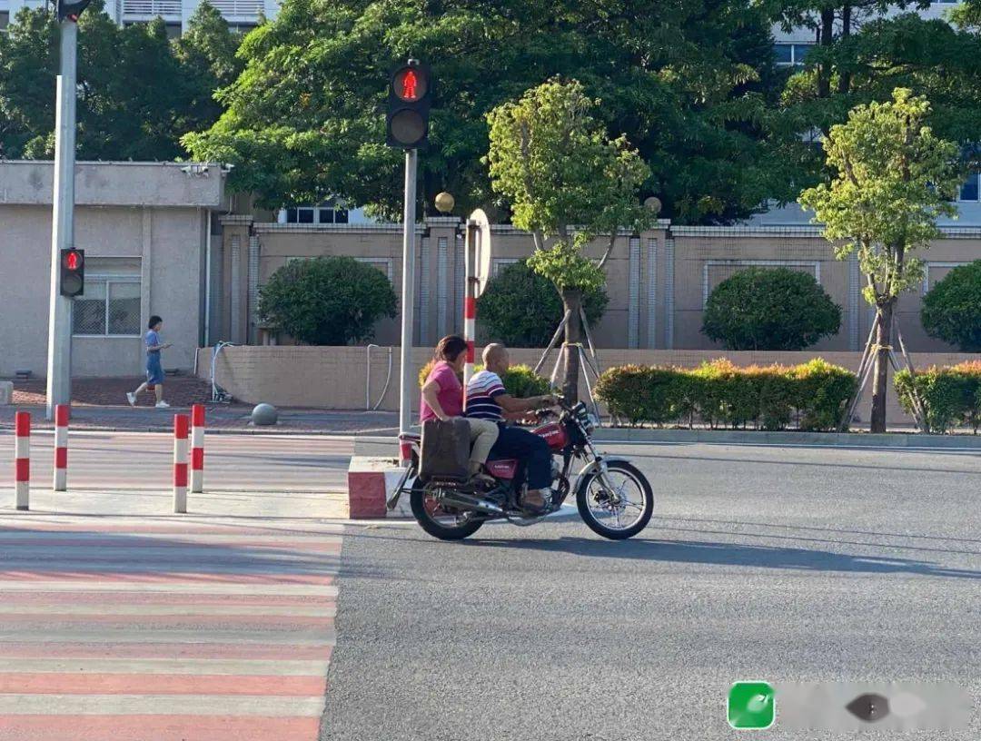 金平区和龙湖区交通路口晚高峰不文明行为及违章高发地曝光