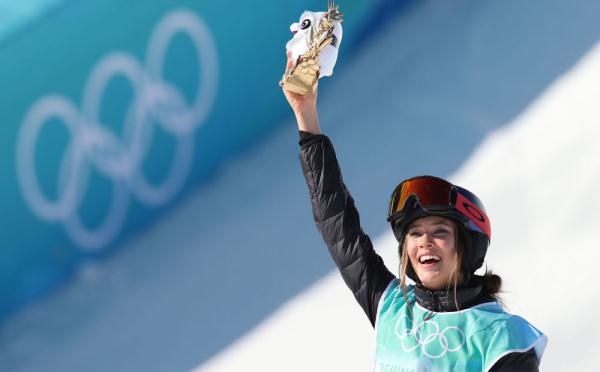 谷爱凌冬奥会夺冠，颁发纪念品仪式精彩瞬间全记录