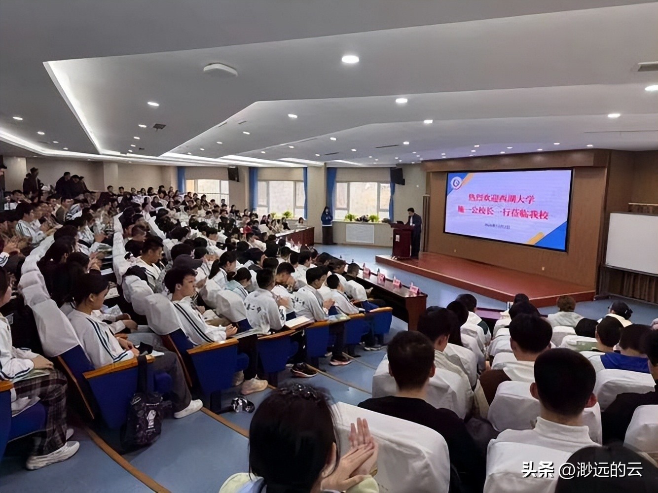 大学学费乱象:国内生六千外籍生三十五万,高校做法引吐槽