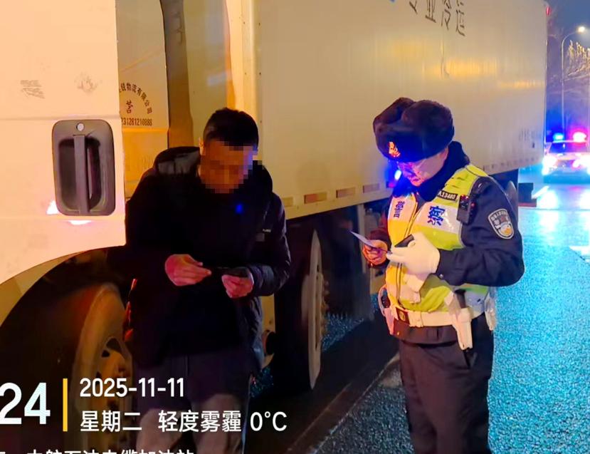 哈尔滨交管部门开展货车违法整治,严打超载等行为
