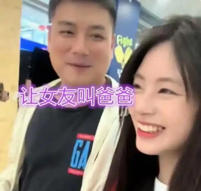 35 岁男子与 20 岁女大学生网恋,年龄差距恋爱要慎重