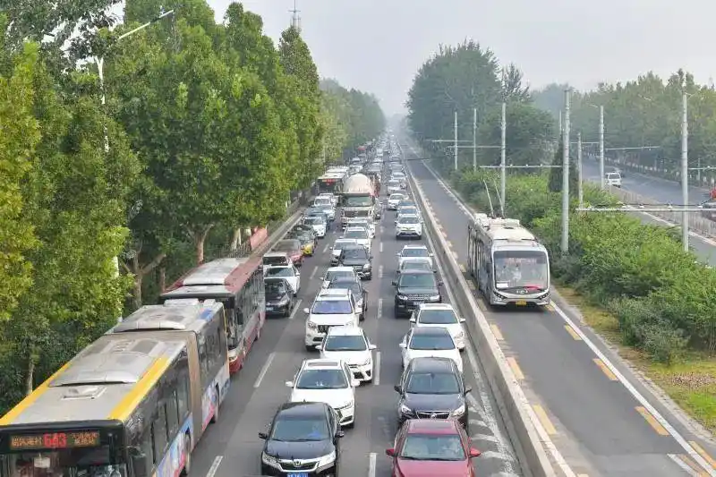 四道整治发力!多措并举治理侵占应急车道等违法高发行为