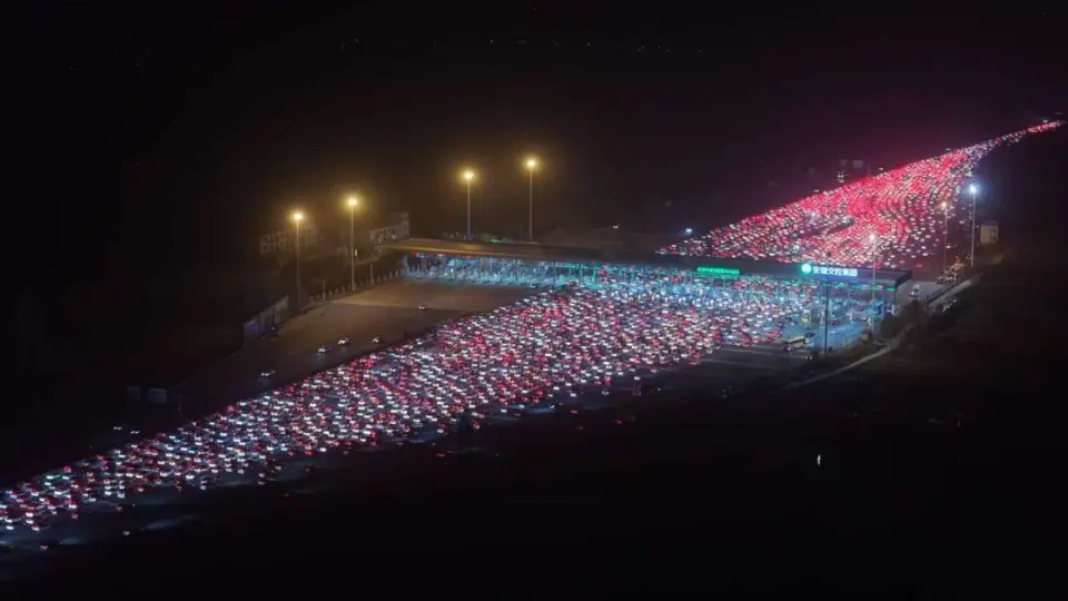 春节返程高速拥堵，车流量猛增致堵因素易叠加，咋缓解？