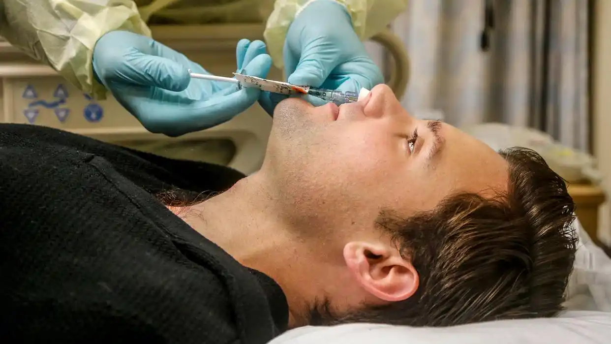 英国将启动新冠病毒人体挑战试验，引发广泛讨论