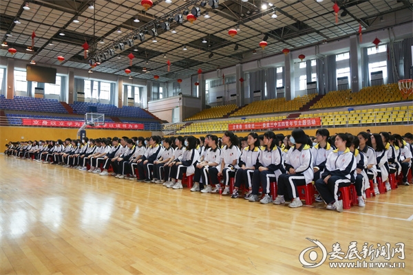 娄底三中举办高考考前心理减压辅导讲座,助力学子轻松迎考