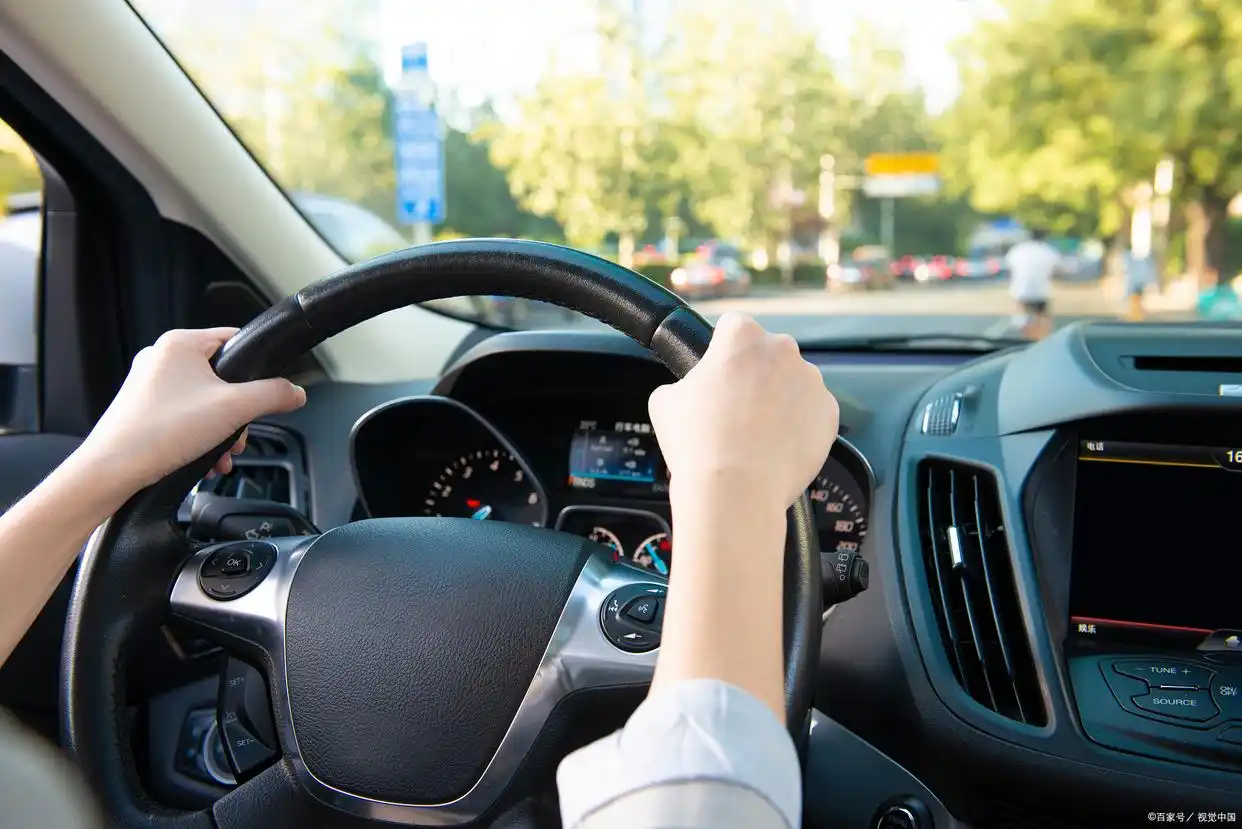 车辆违法举报全流程解读，方式、部门、资料及法律依据都有