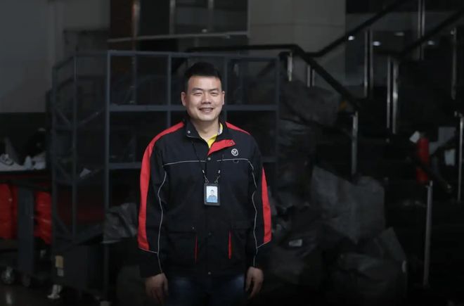 全国人大代表建议给电动摩托车设专用绿牌，放宽城市路权