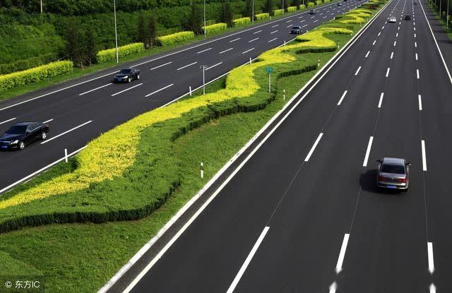 新手必看！高速安全驾驶指南及应避开的错误行为