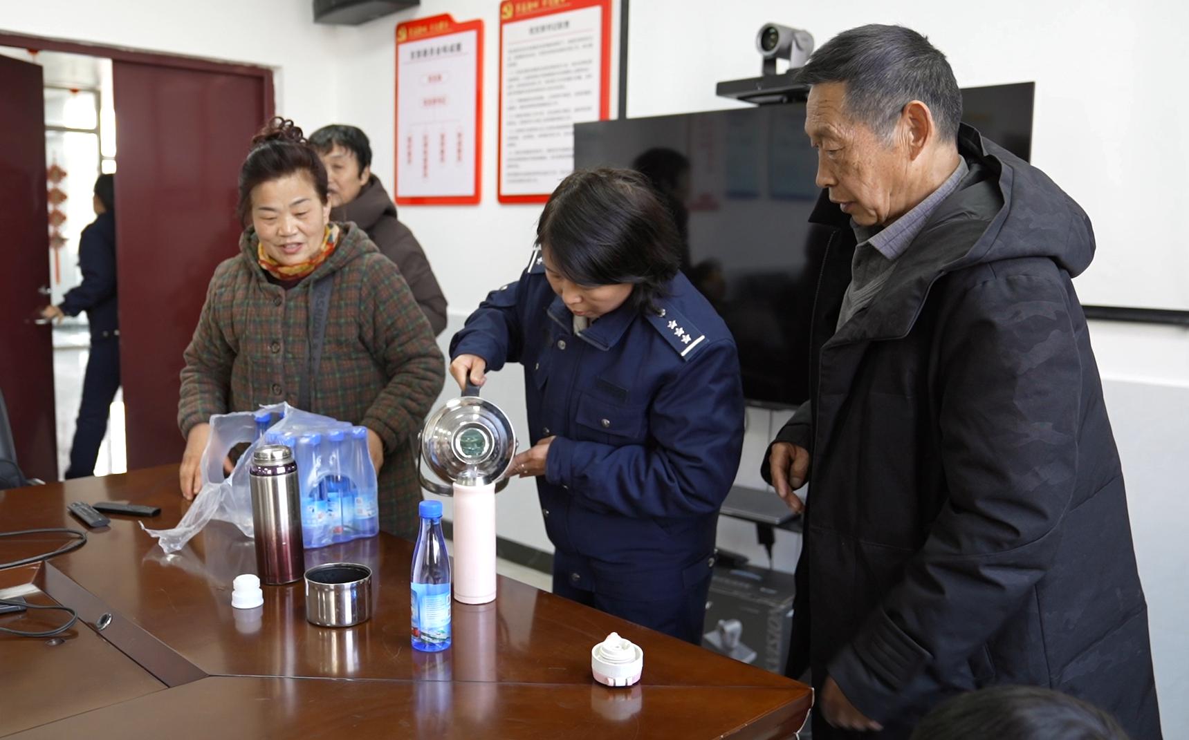 高速交警日常：紧急求助速反应，日常巡逻保畅通