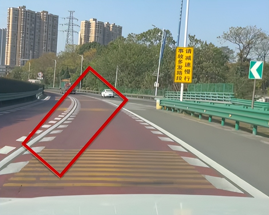 高速这5种标线要认清!新手老司机都得懂,不然驾照分不保