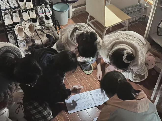 大学寝室四人共获十万元奖助学金，传帮带碰撞珍贵火花