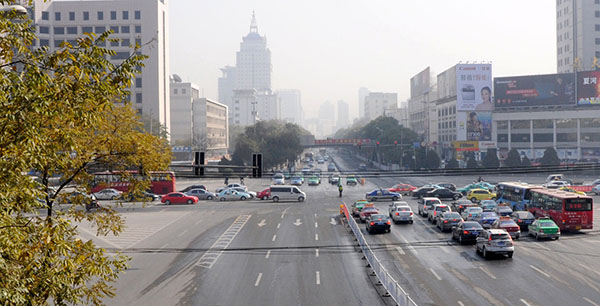 兰州10名人大代表联名提议汽车限购限行，目的是治污治堵