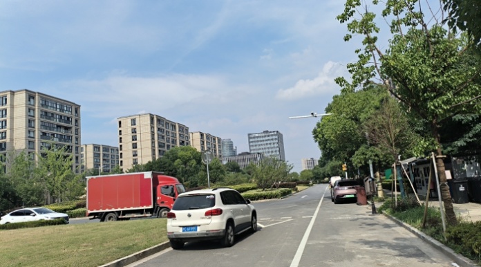 香花桥街道整治交通安全隐患,多举措治理违章高发地段