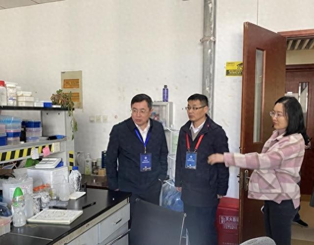 大学实验室岁末年初安全专项检查，全面排查隐患促整改