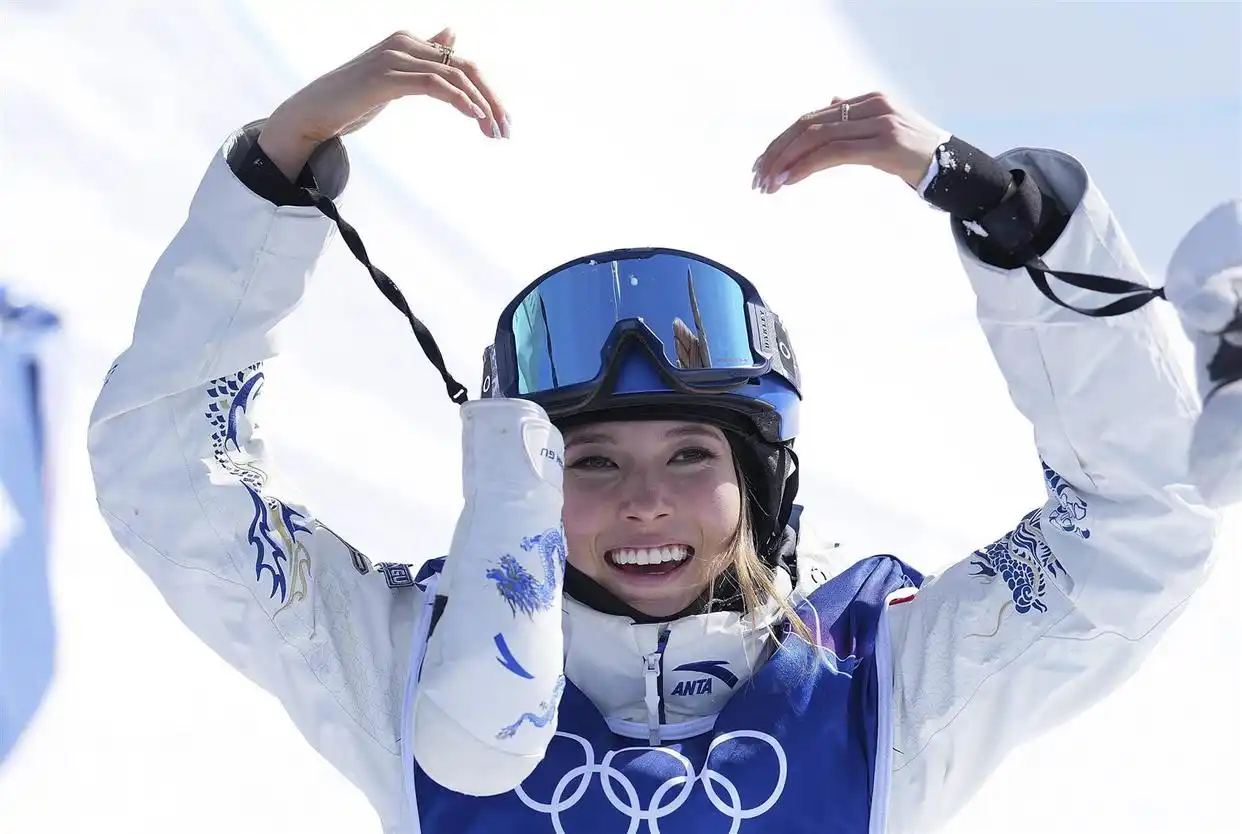 谷爱凌冬奥会逆转夺冠，两轮从末尾升至第一创历史