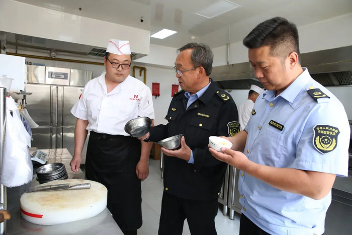 高考在即！新城区市监局检查考点周边餐饮住宿安全保障高考