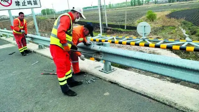 吉高集团德惠养护工区趁晴好天气加紧高速道路养护作业